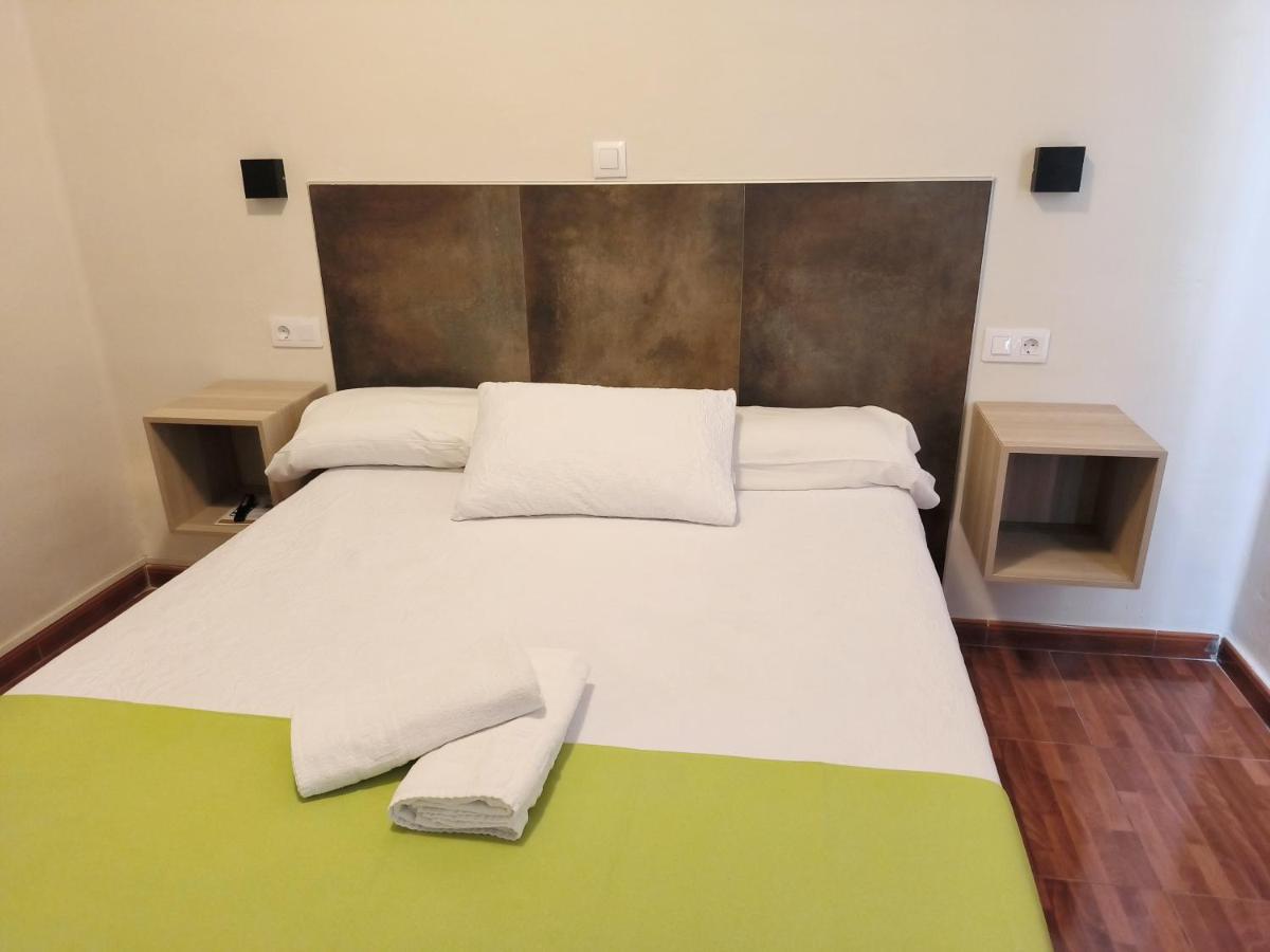 Pension Perez Montilla Sevilha Exterior foto